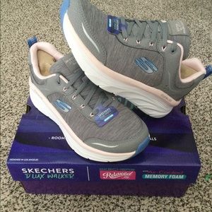 Skechers D Luxe Walkers